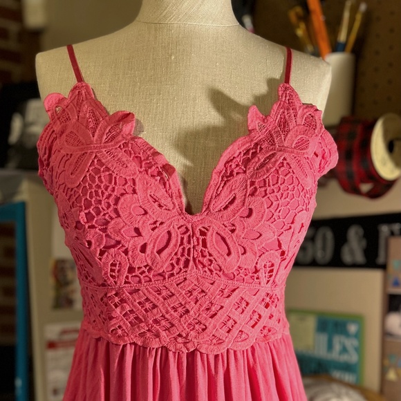 BLUE B BOUTIQUE Dressy Camisole SIZE SMALL - Picture 2 of 6